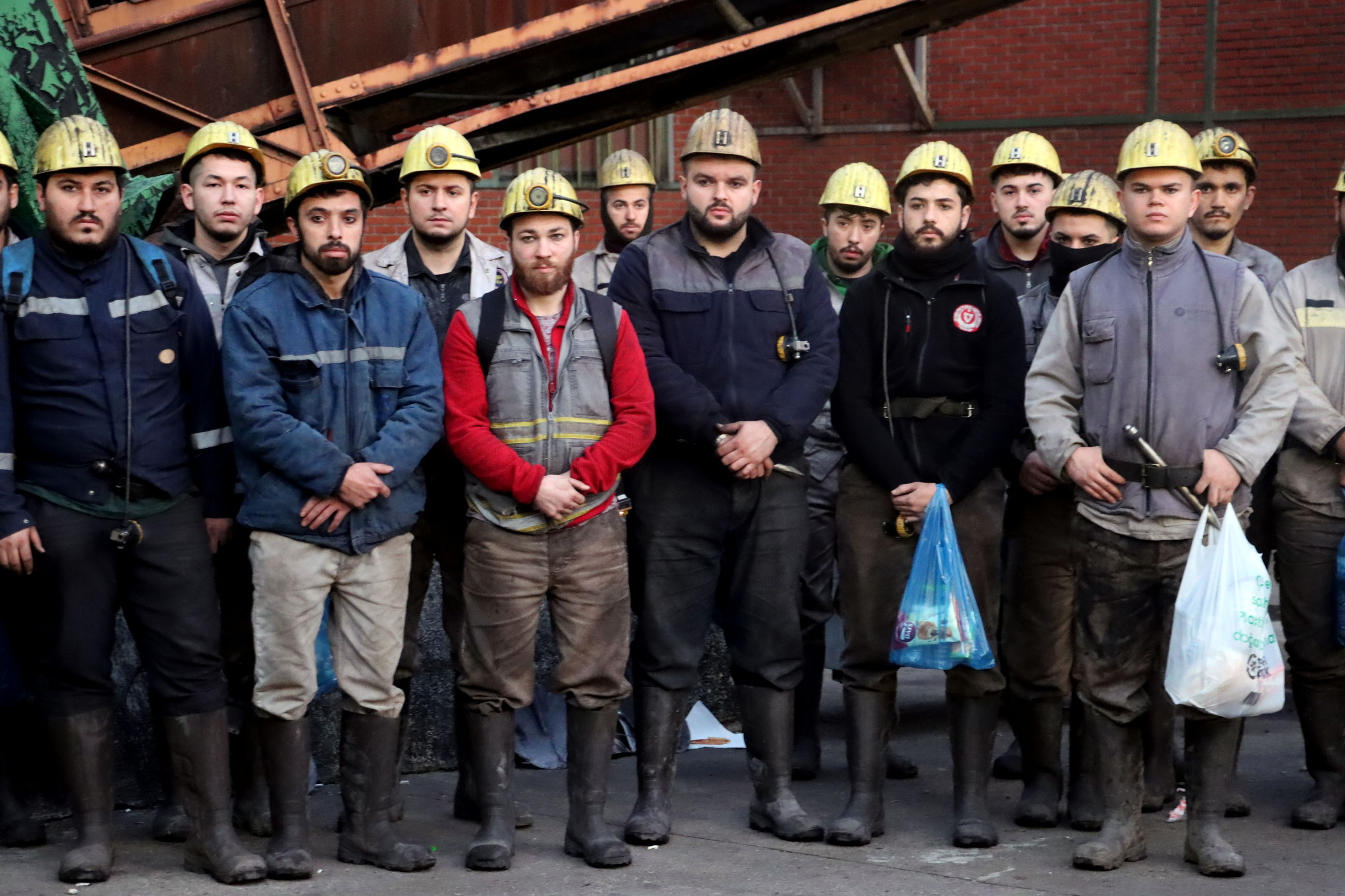 13 Y I L O N C E M E T A N G A Z I P U S K U R M E S I Y L E O L E 1102057 327124