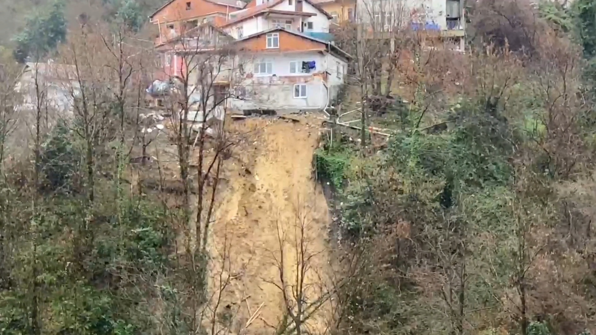 3 G U N O N C E B O S A L T I L A N E V I N H E Y E L A N D A B A H 1119539 332261