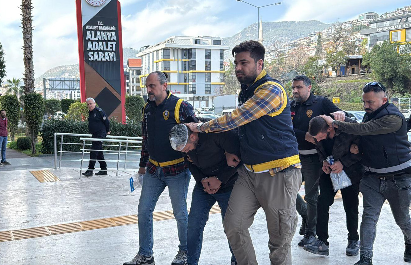 A L A N Y A D A B I C A K L I V E Z I N C I R L I K A V G A K A M E 1135614 337128