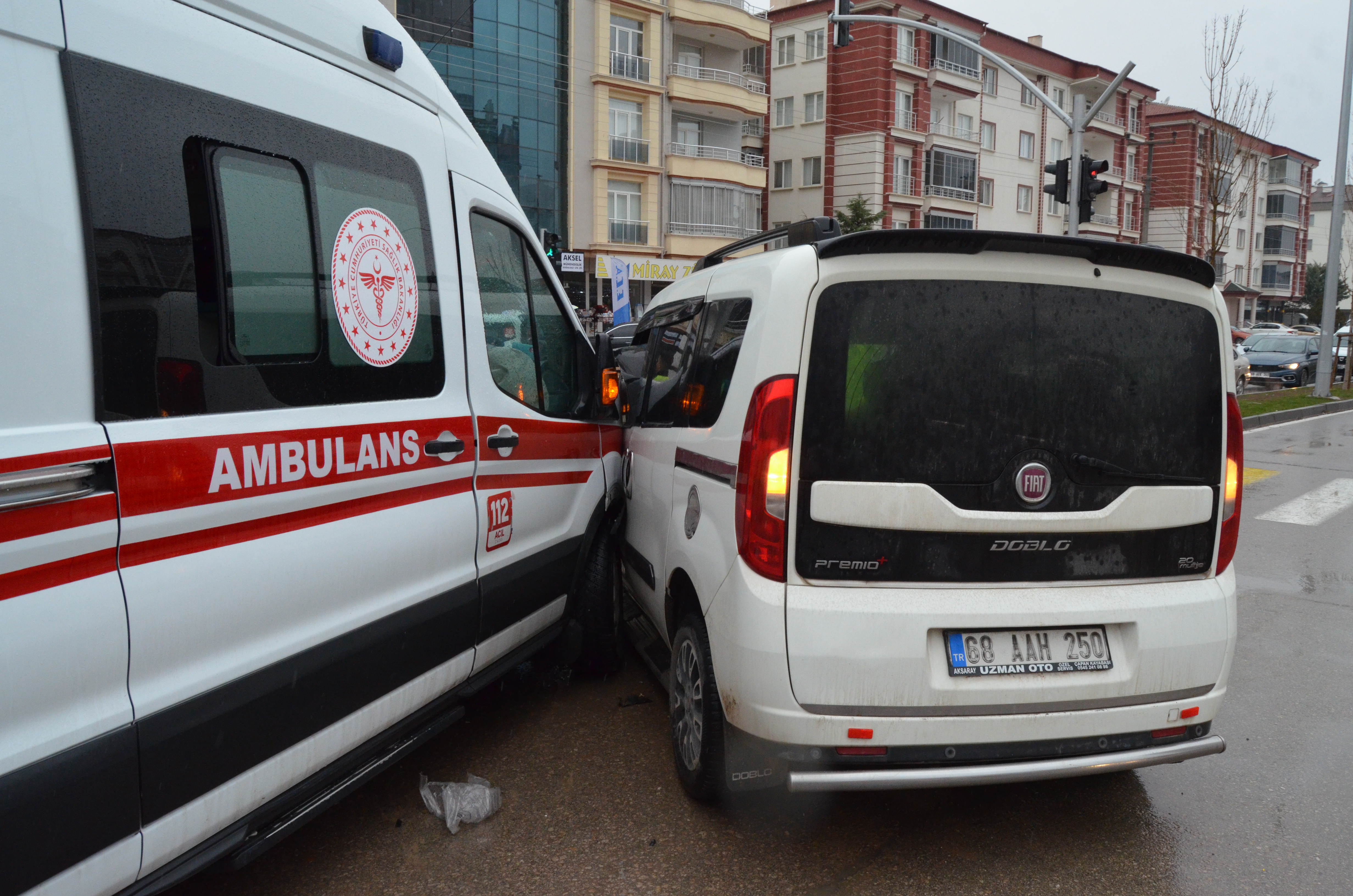 A M B U L A N S I L E H A F I F T I C A R I A R A C C A R P I S T I 1111178 329828