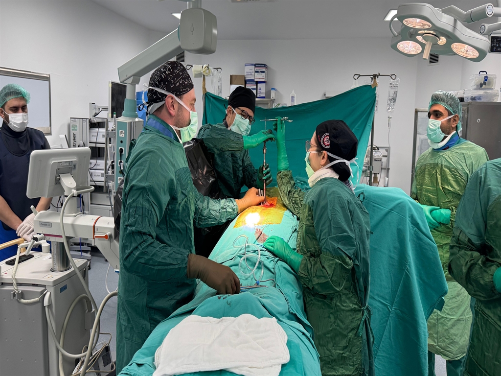 Bitlis’te İlk Kez Kapalı Yöntemle Omurga Ameliyatı Yapıldı