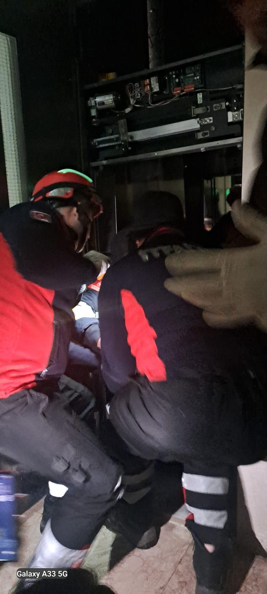 Asansorun Halati Koptu Anne Ve Kizi Yar 1092153 324196 (1)