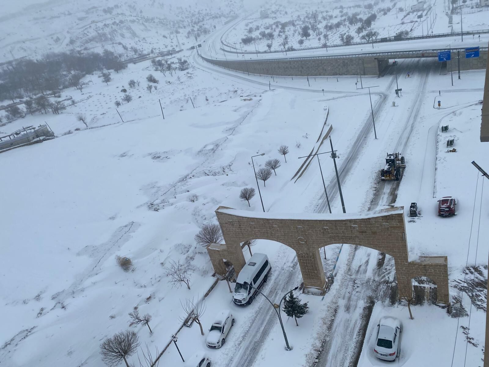 Batman’da 3 Köy Hariç Tüm Yollar Kapandı, Uçuşlar İptal