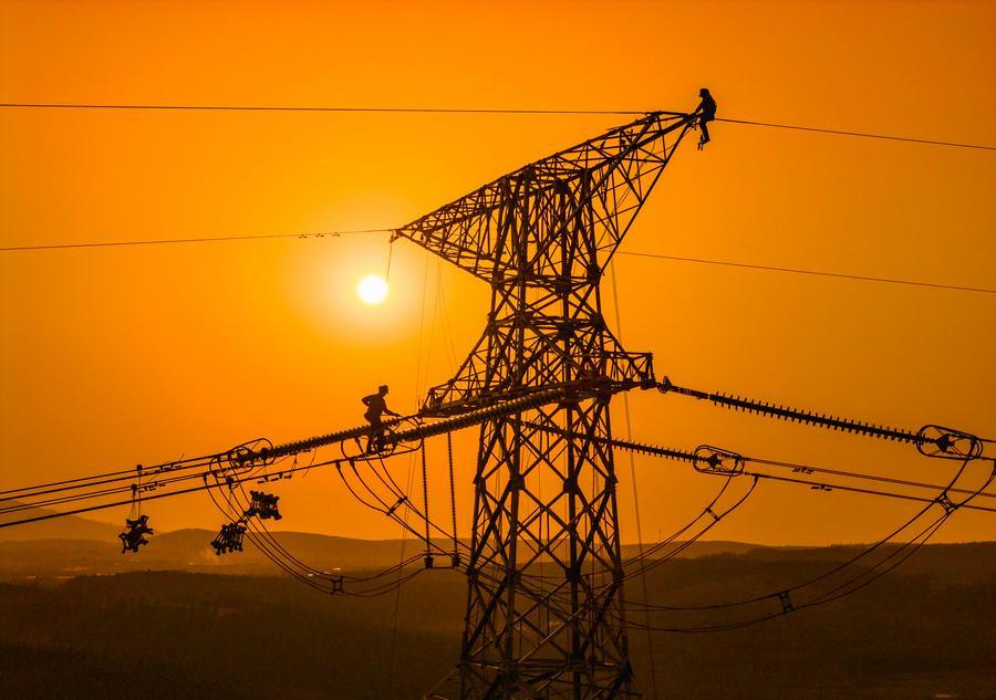 B E R L I N D E E L E K T R I K K E S I N T I S I D E V A M E D I Y O 1099699 326453