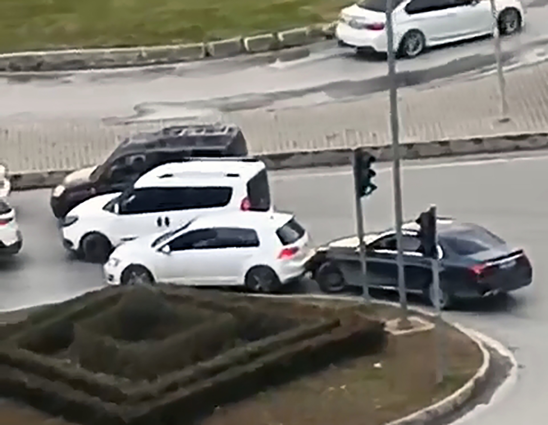 B O S A N M A A S A M A S I N D A K I E S I N I T R A F I K T E D A R B 1107008 328644