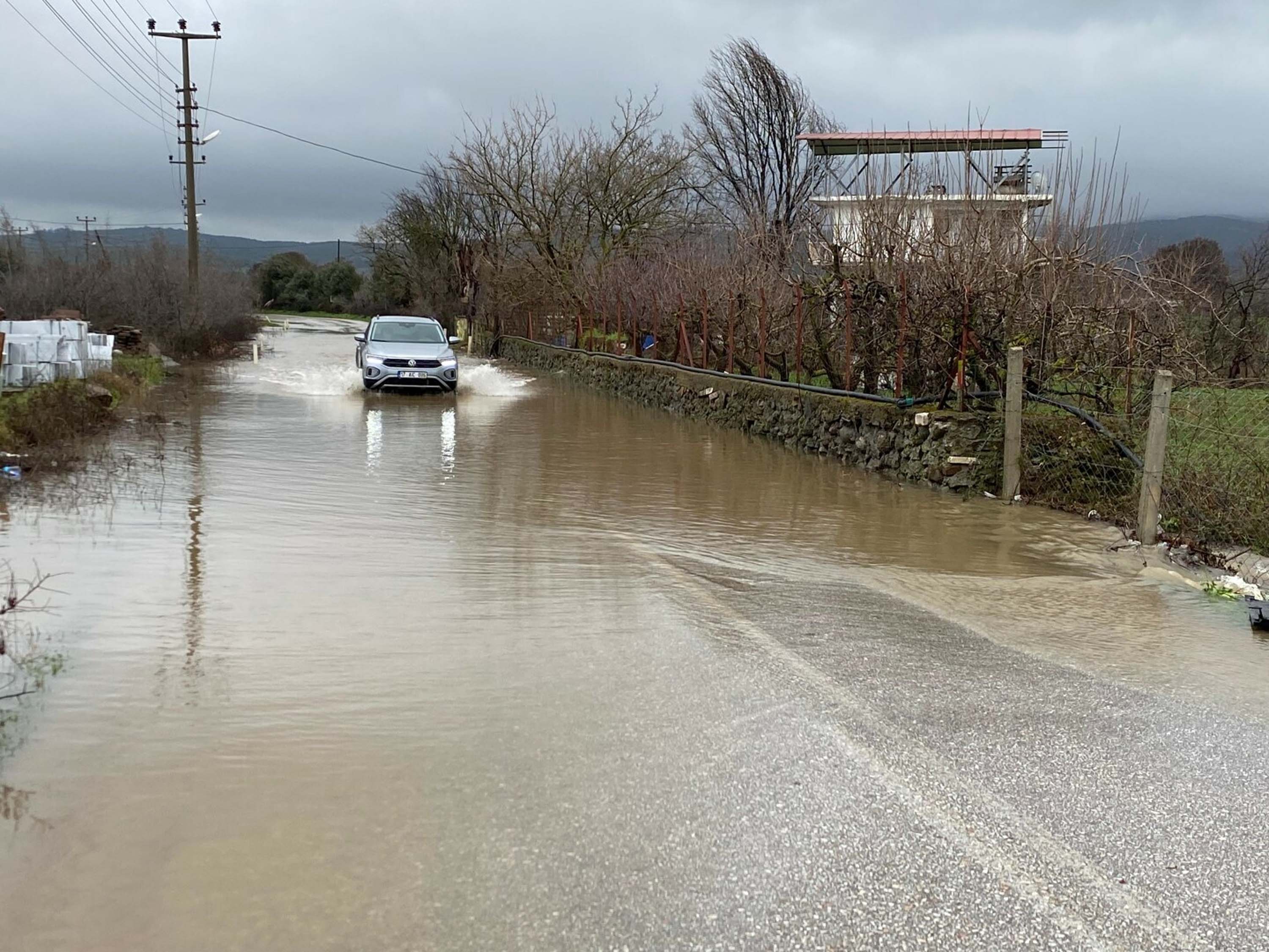 Canakkale’de Saganak Etkili Oldu 1140258 338594 (1)