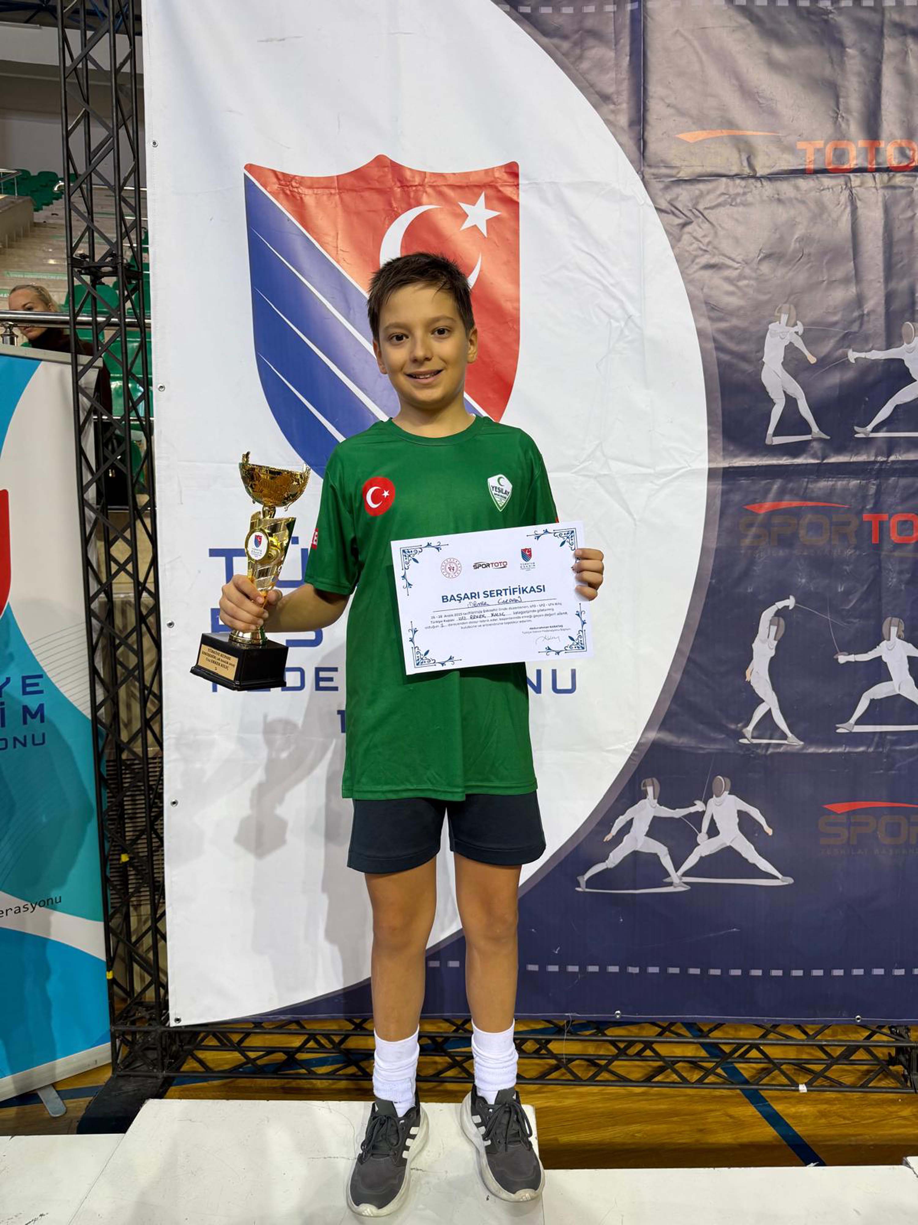 D E M I R C I R P A N E S K R I M D E P A R L I Y O R 1092113 324188