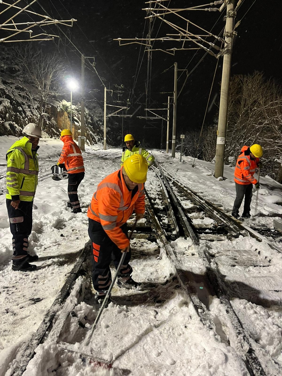 D E M I R Y O L L A R I N D A Y O G U N K A R M E S A I S I 1094046 324747