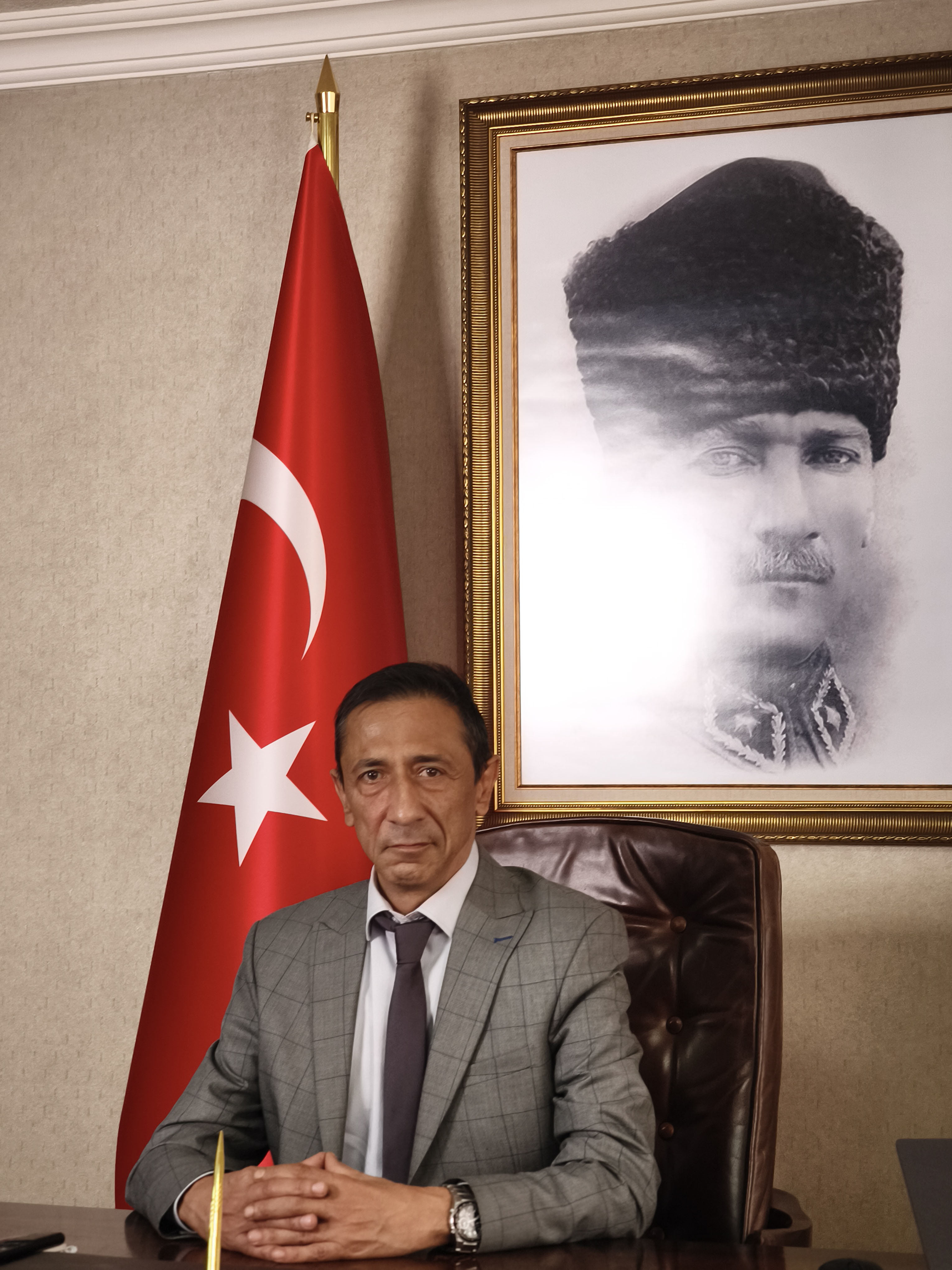 E G I T I M G U C U S E N B A S K A N I O Z A T’ T A N ‘ M A A S A 1098887 326187