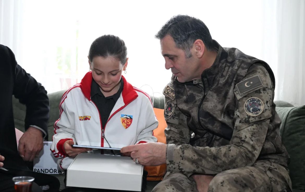 E M N I Y E T M U D U R U N D E N S E H I T K I Z I N A K A R N E H E 1119549 332266