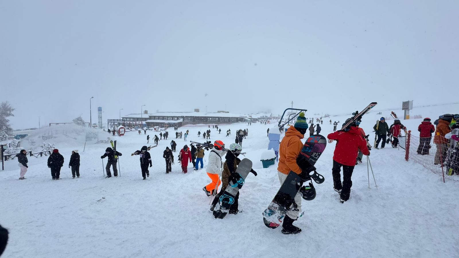 E R C I Y E S D A G I’ N D A K A R K A L I N L I G I 180 S A N T I 1113075 330427