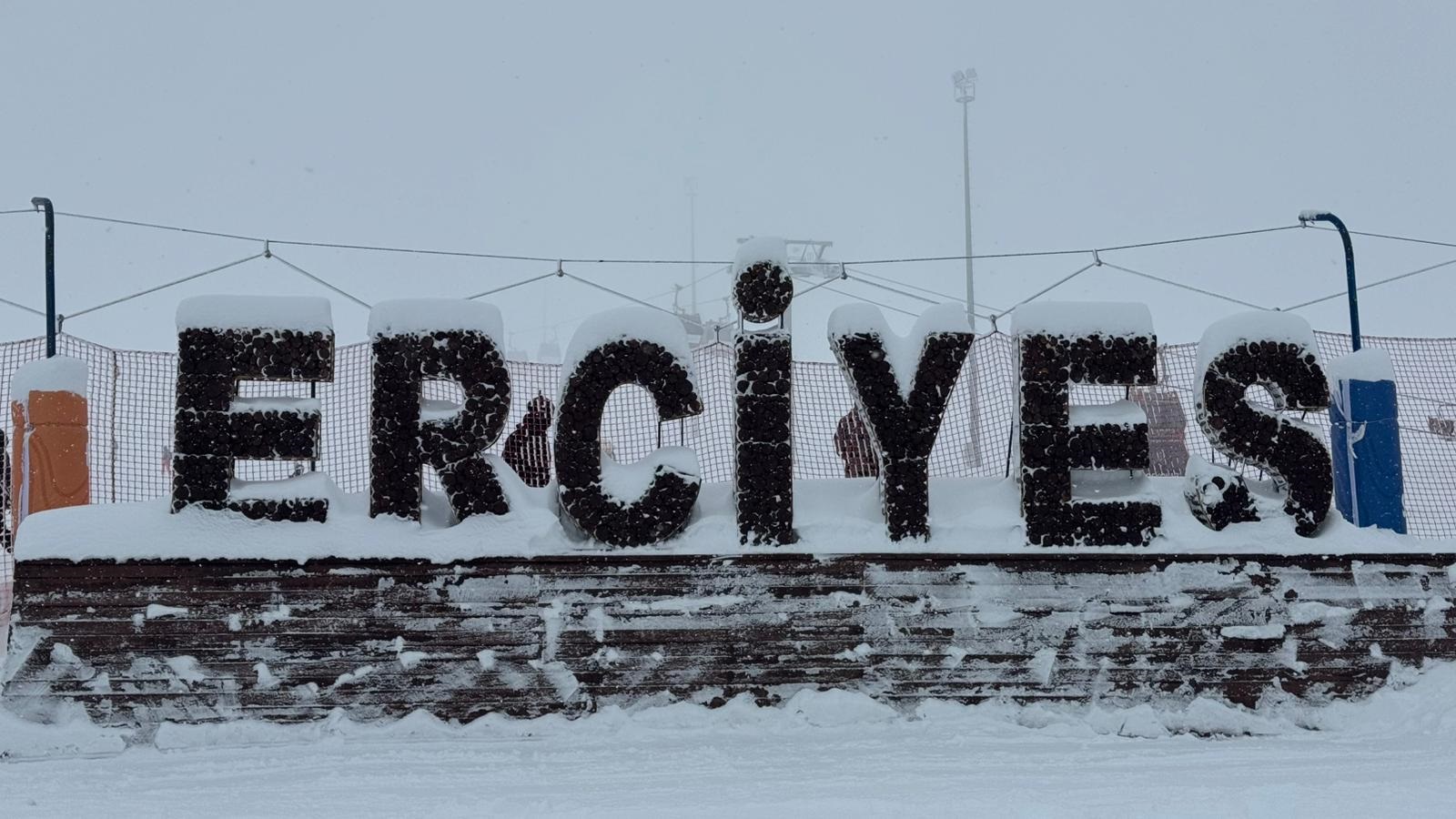 E R C I Y E S D A G I’ N D A K A R K A L I N L I G I 180 S A N T I 1113078 330427