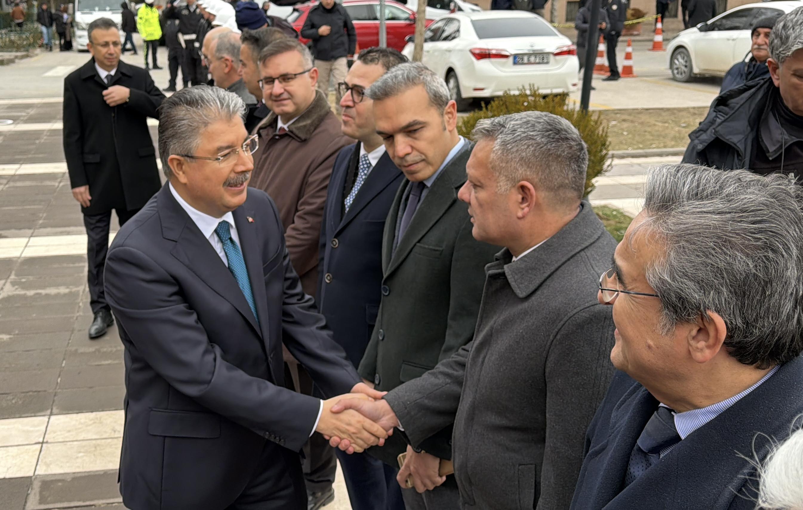 E S K I S E H I R V A L I S I Y I L M A Z G O R E V E B A S L A D I 1127322 334604