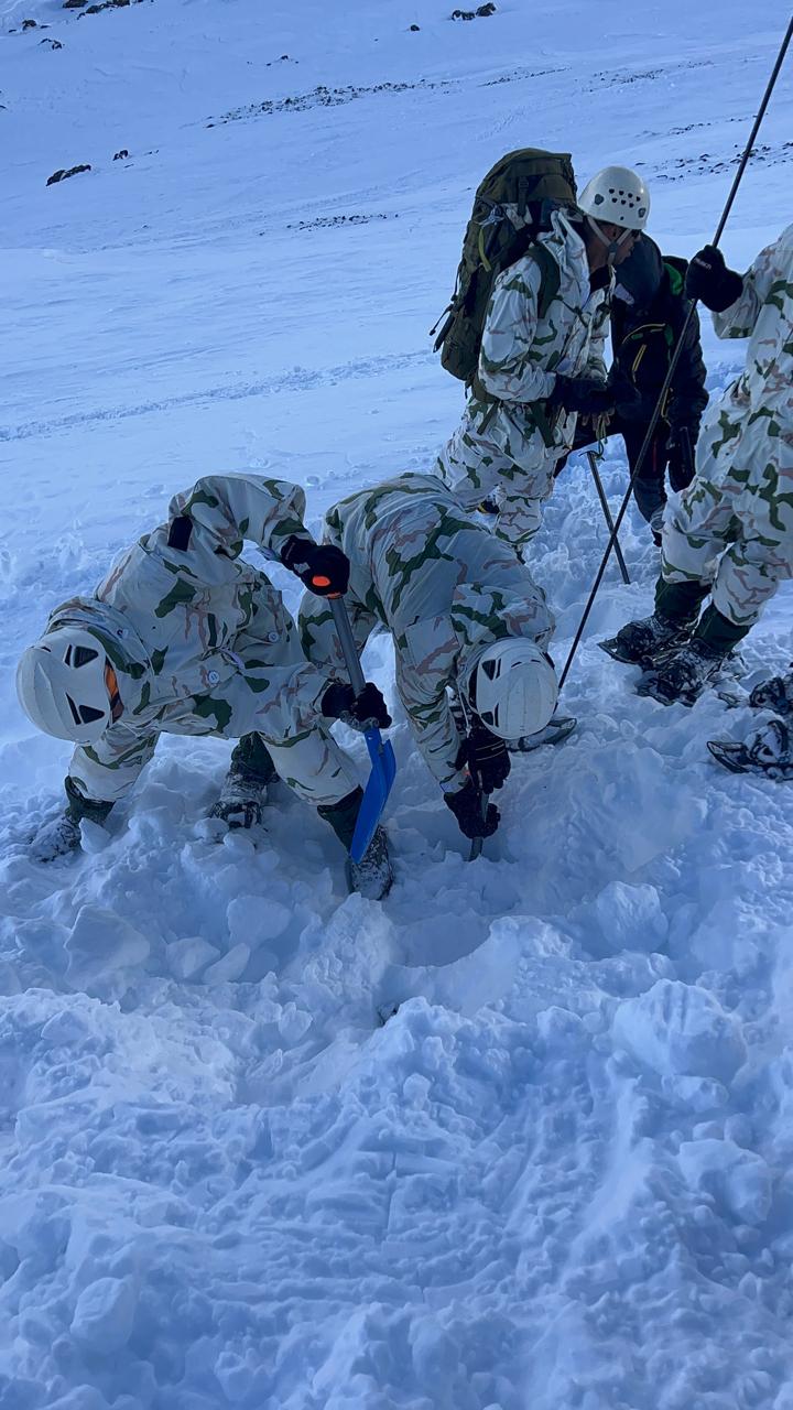 F A S T A C I G D U S M E S I S O N U C U 3 K I S I H A Y A T I N 1128834 335140