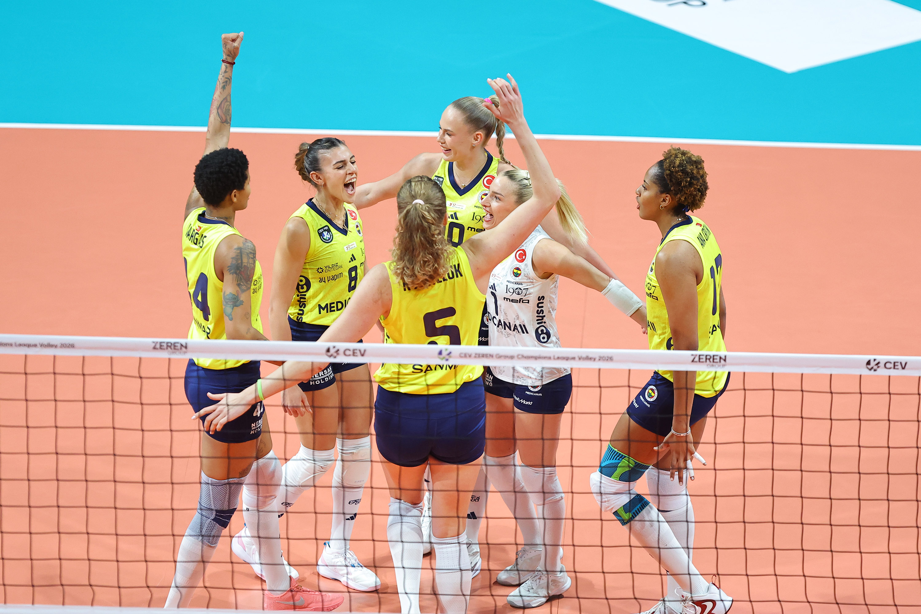 F E N E R B A H C E M E D I C A N A I G O R G O R G O N Z O L A N O 1113917 330686