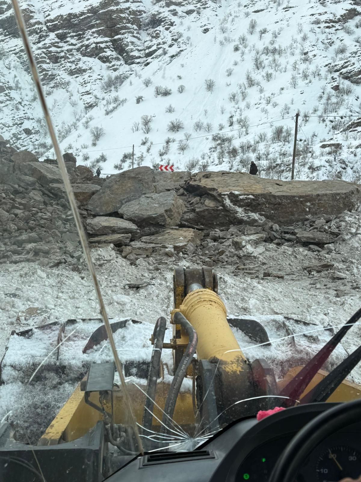 H A K K A R I– C U K U R C A K A R A Y O L U N D A H E Y A L A N D U 1125224 333899