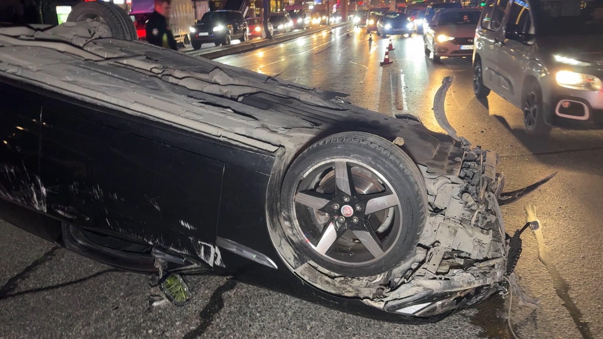 I S T A N B U L A V C I L A R’ D A A Y D I N L A T M A D I R E G I 1096759 325561