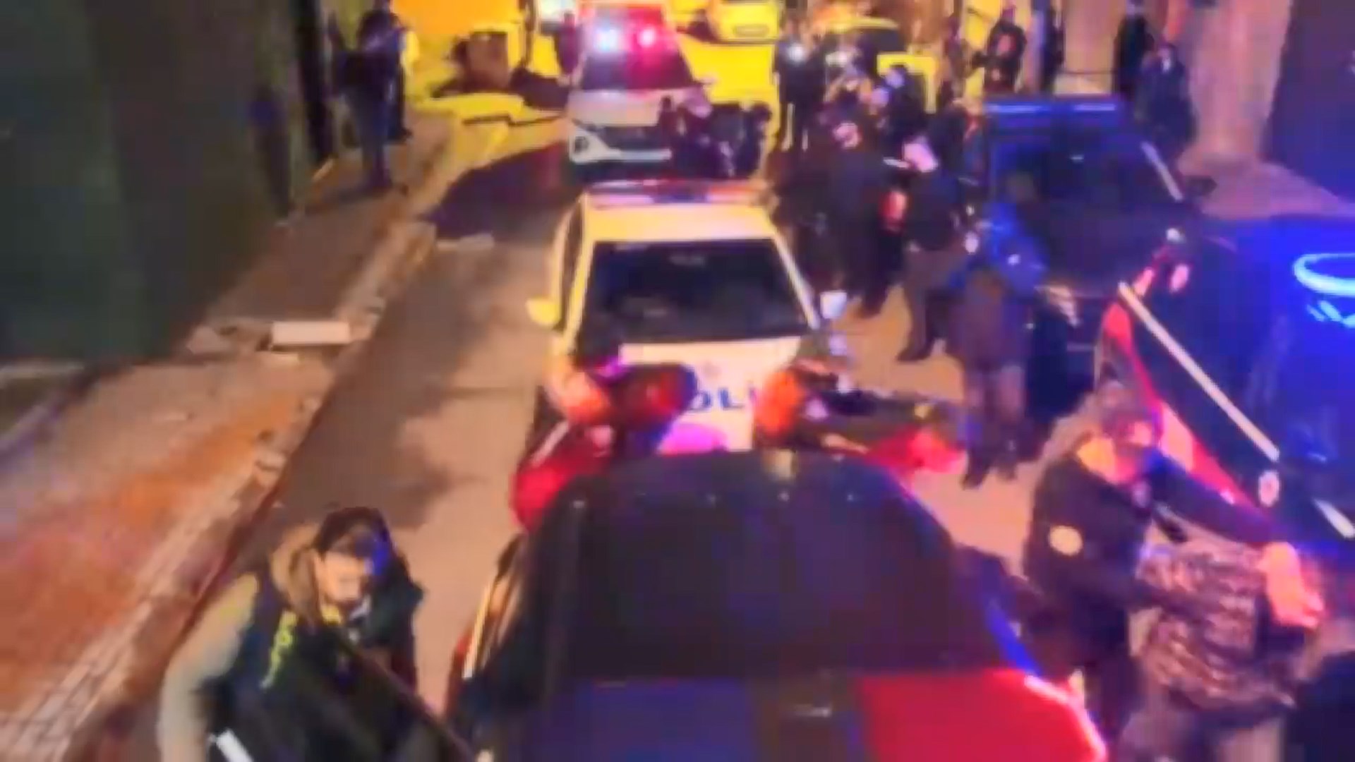 I S T A N B U L A V C I L A R’ D A U Y U S T U R U C U O P E R A S Y 1117753 331888