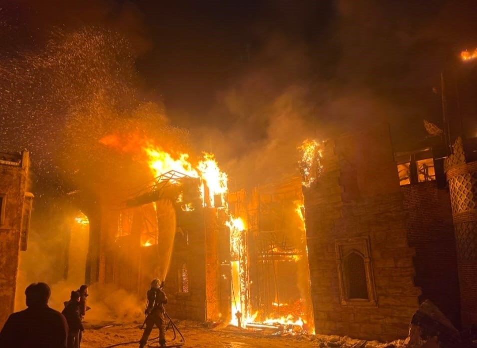 I S T A N B U L C E K M E K O Y D E F I L M P L A T O S U N D A K I 1125206 333897