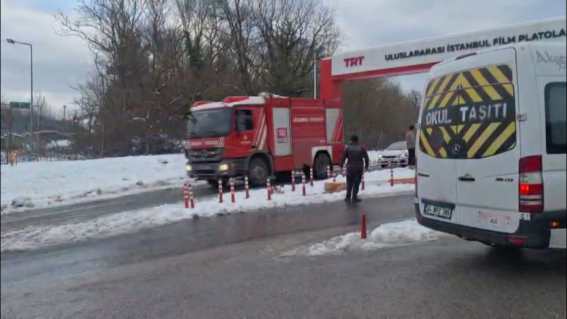 I S T A N B U L C E K M E K O Y D E F I L M P L A T O S U N D A K I 1125208 333897