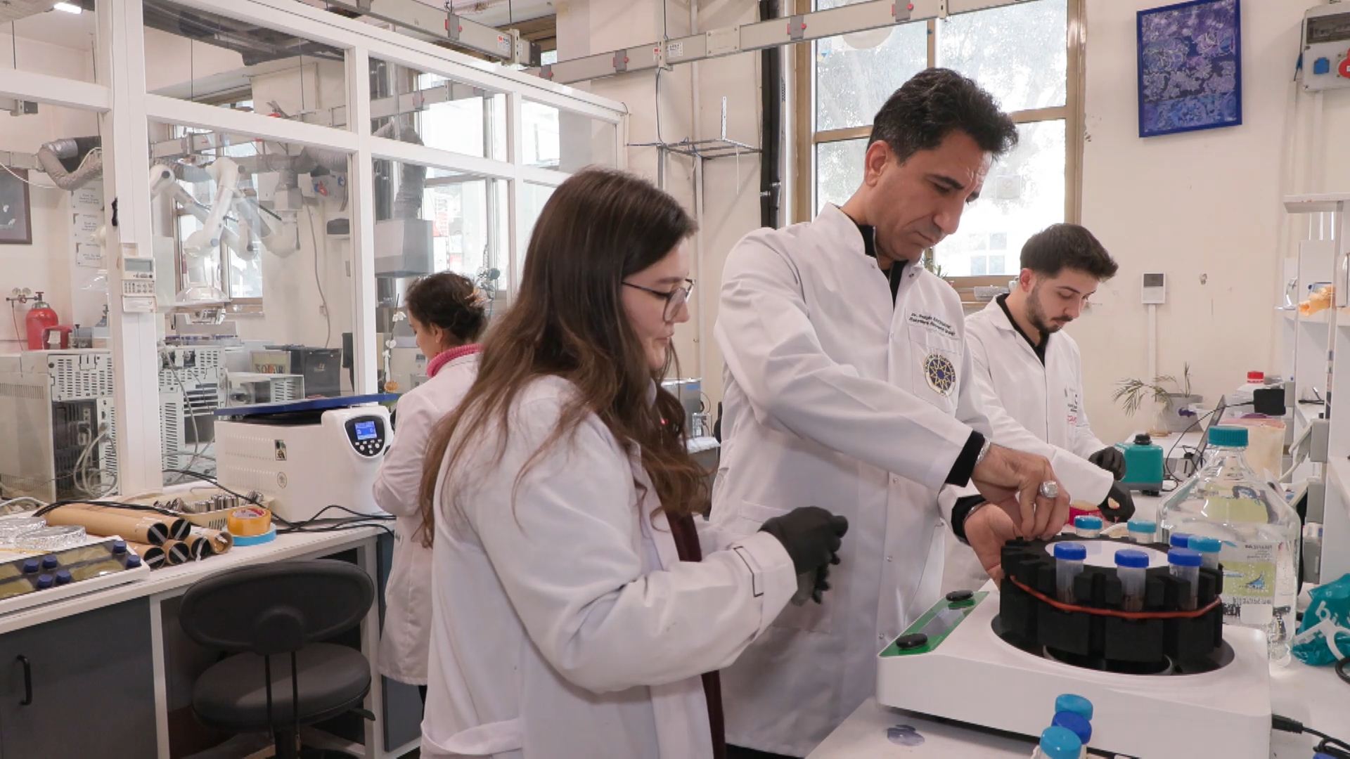 I S T A N B U L D U N Y A C A P I N D A 5 K E Z E K I B I Y L E 1100271 326638