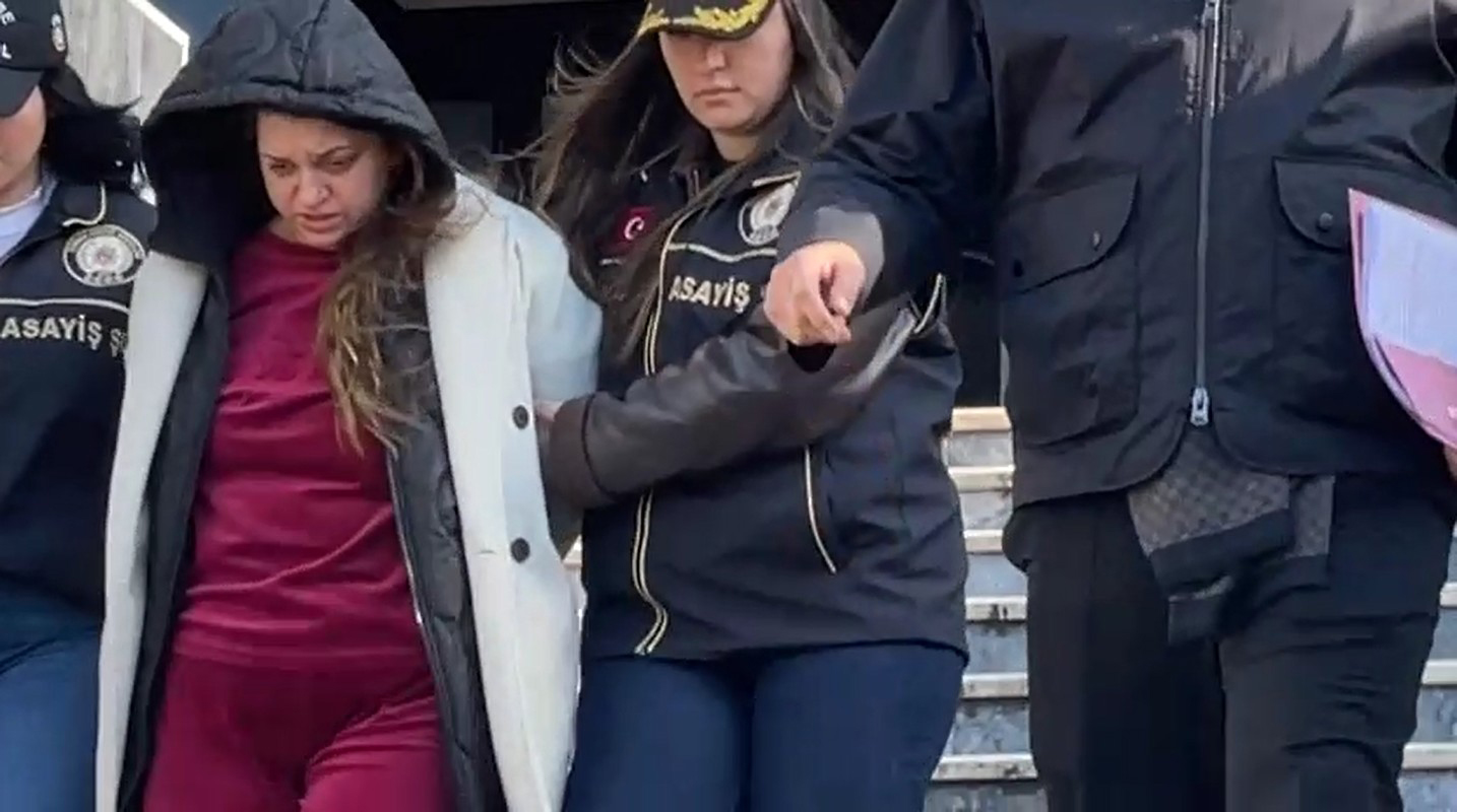 I S T A N B U L E S E N L E R D E 42 Y I L H A P I S C E Z A S I 1116664 331542