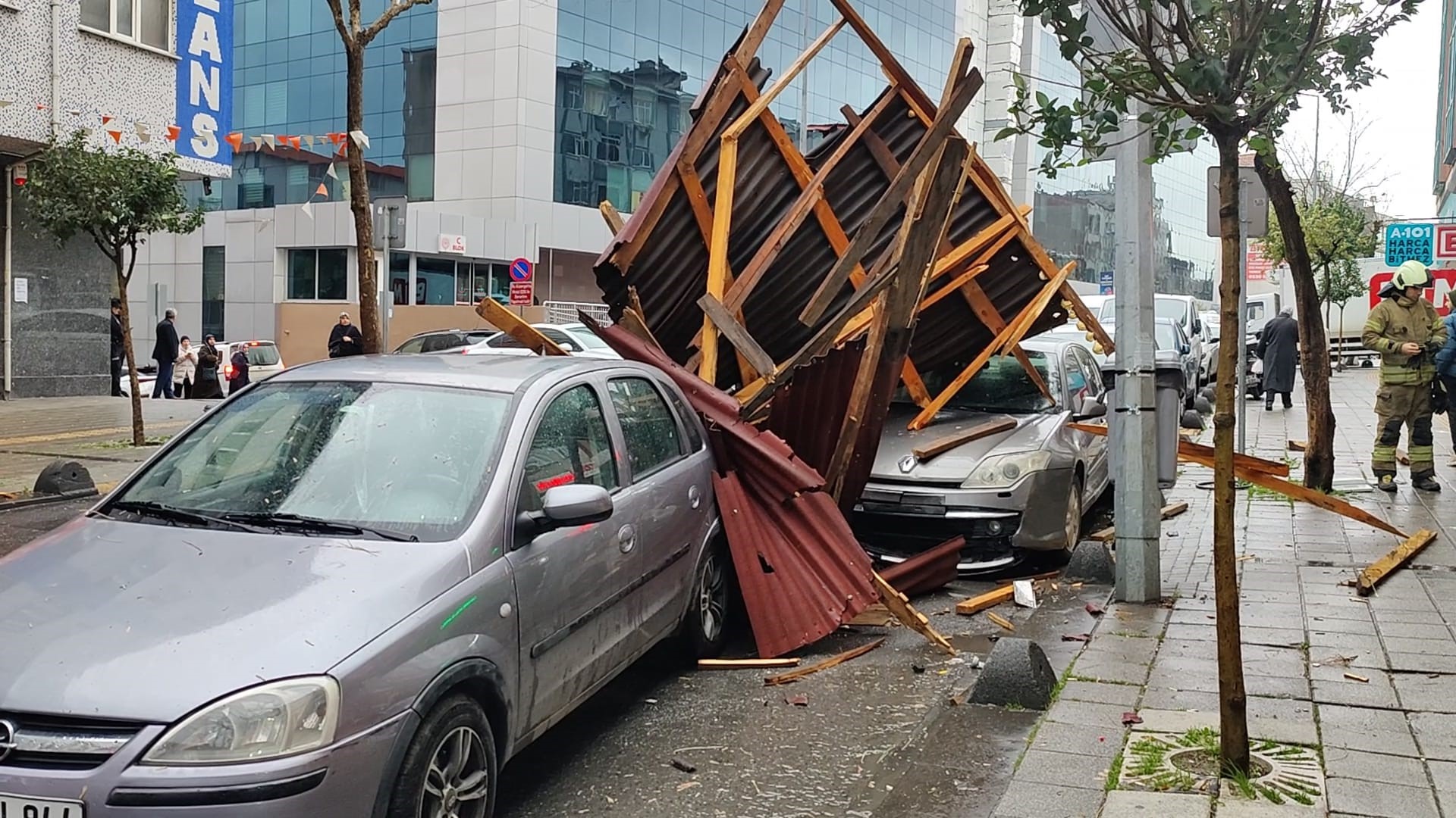 I S T A N B U L E S E N L E R D E F I R T I N A D A 4 K A T L I 1103728 327648