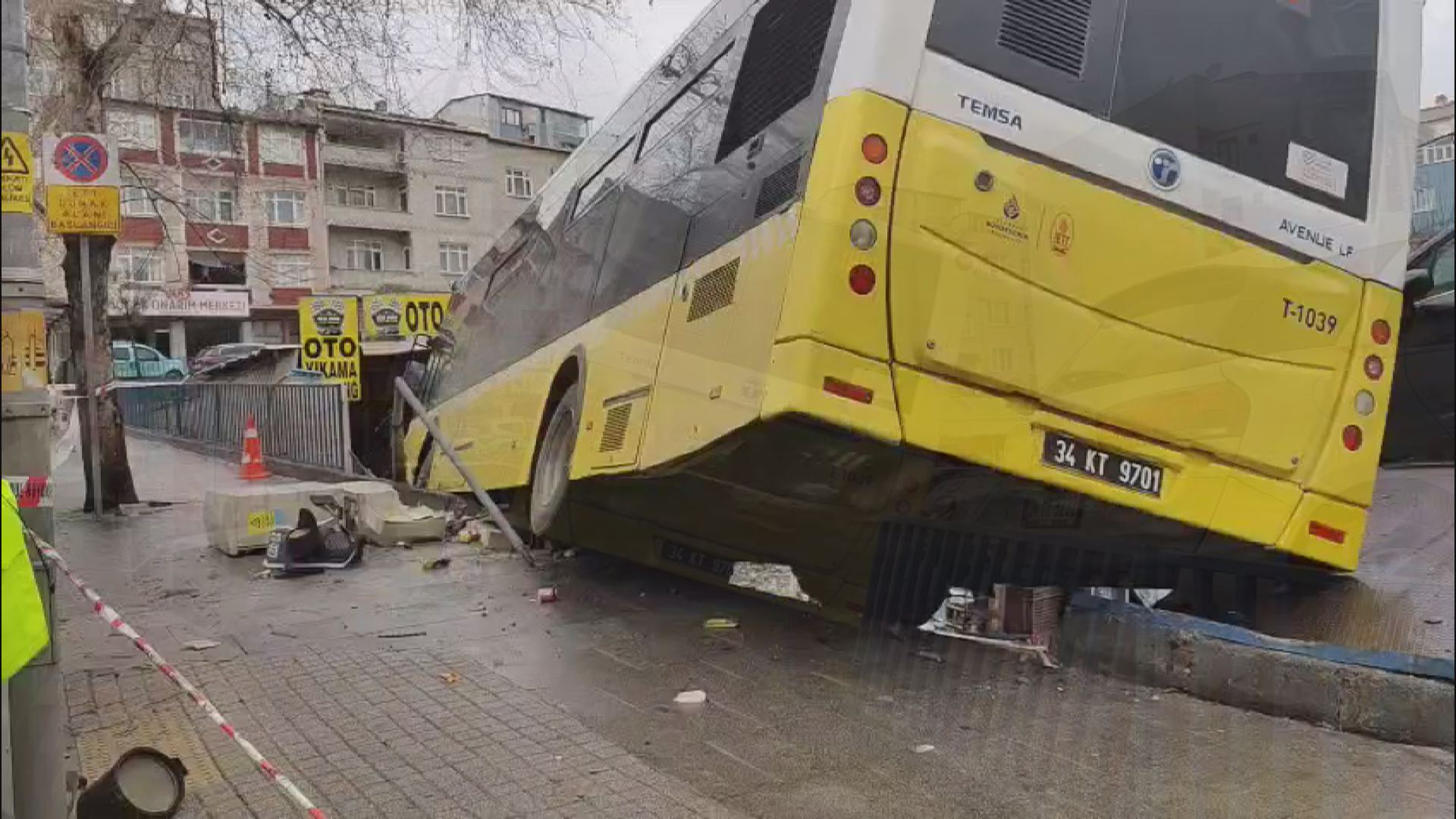 I S T A N B U L E S E N L E R D E I E T T O T O B U S U O T O P A 1125617 334055