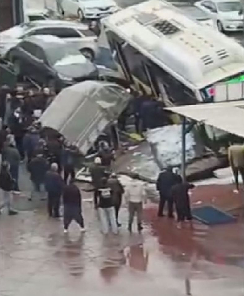 I S T A N B U L E S E N L E R D E I E T T O T O B U S U O T O P A 1125619 334055