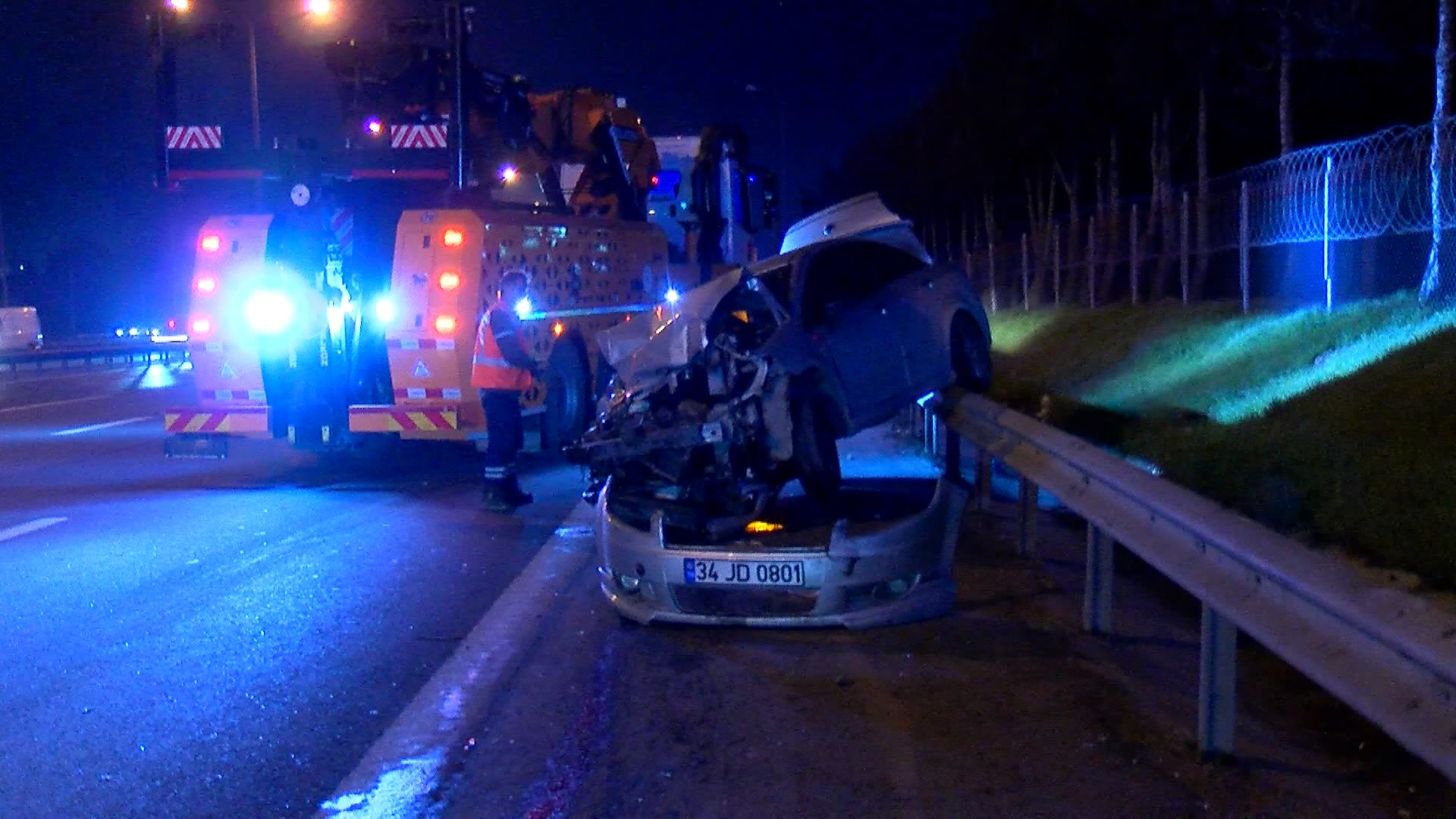 I S T A N B U L E S E N L E R T E M O T O Y O L U N D A K A Z A 1099747 326467