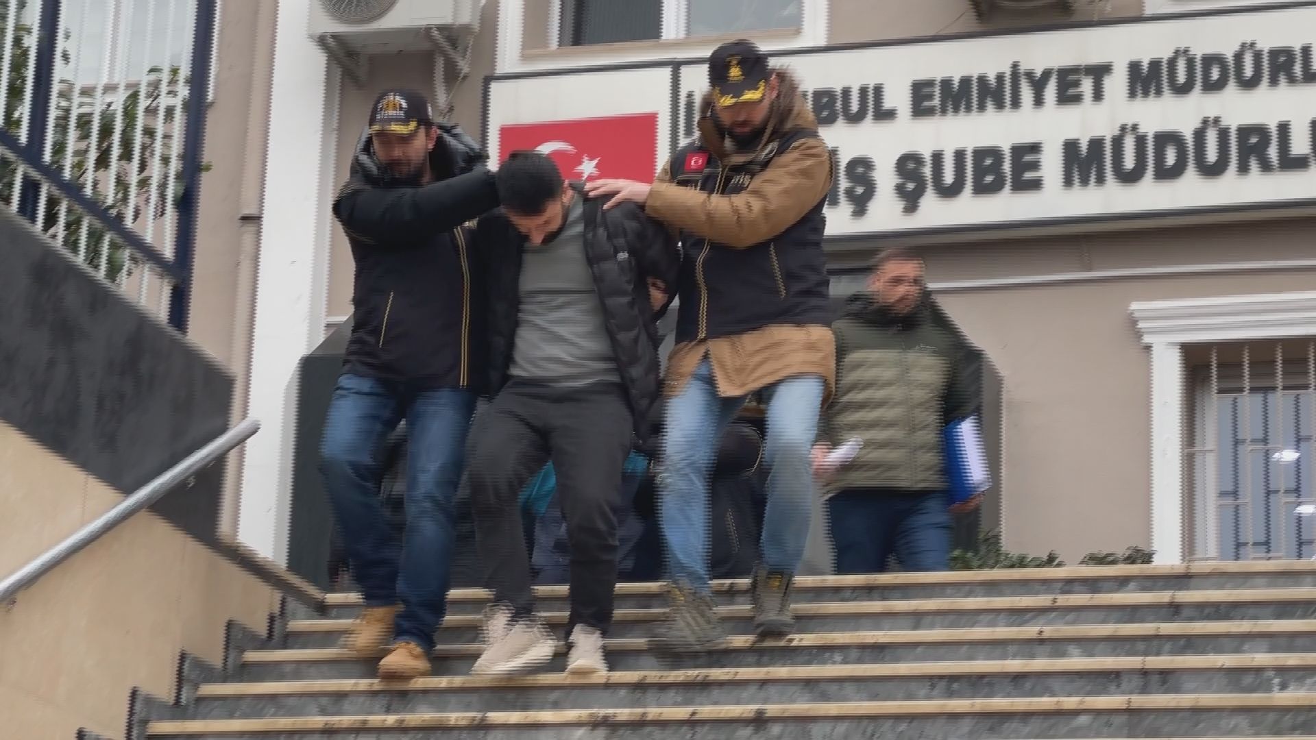 I S T A N B U L K A G I T H A N E D E K I S I L A H L I S A L D I R 1126629 334366