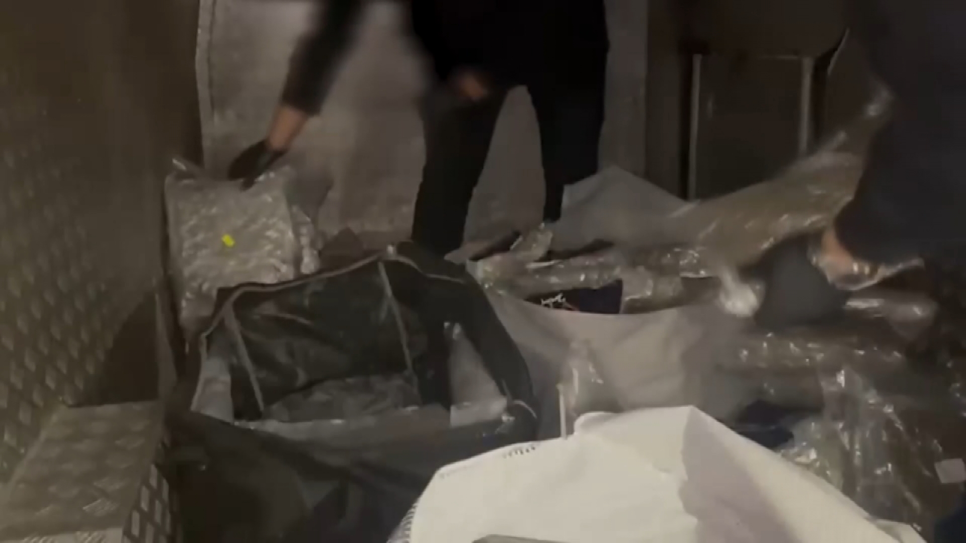 I S T A N B U L S A N C A K T E P E D E O P E R A S Y O N D A 83 K 1134820 336886