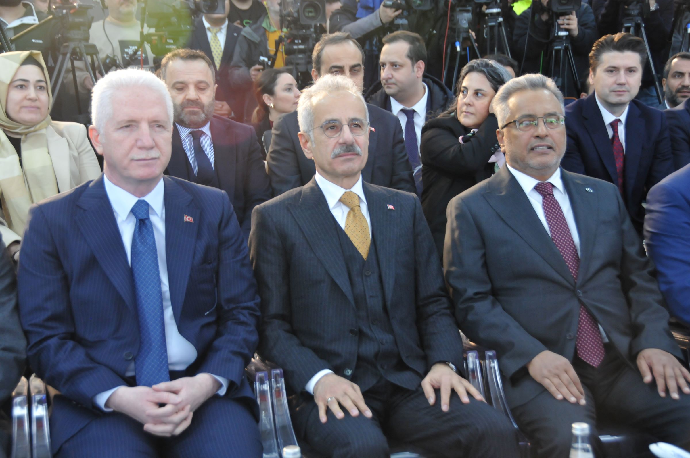 I S T A N B U L T H Y’ N I N 100 M I L Y A R L I R A D E G E 1104441 327852