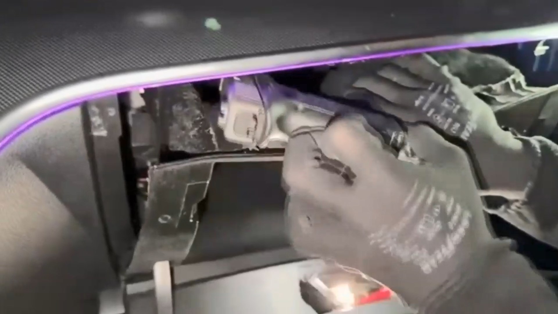 I S T A N B U L U M R A N I Y E D E R U H S A T S I Z S I L A H A T 1130022 335539