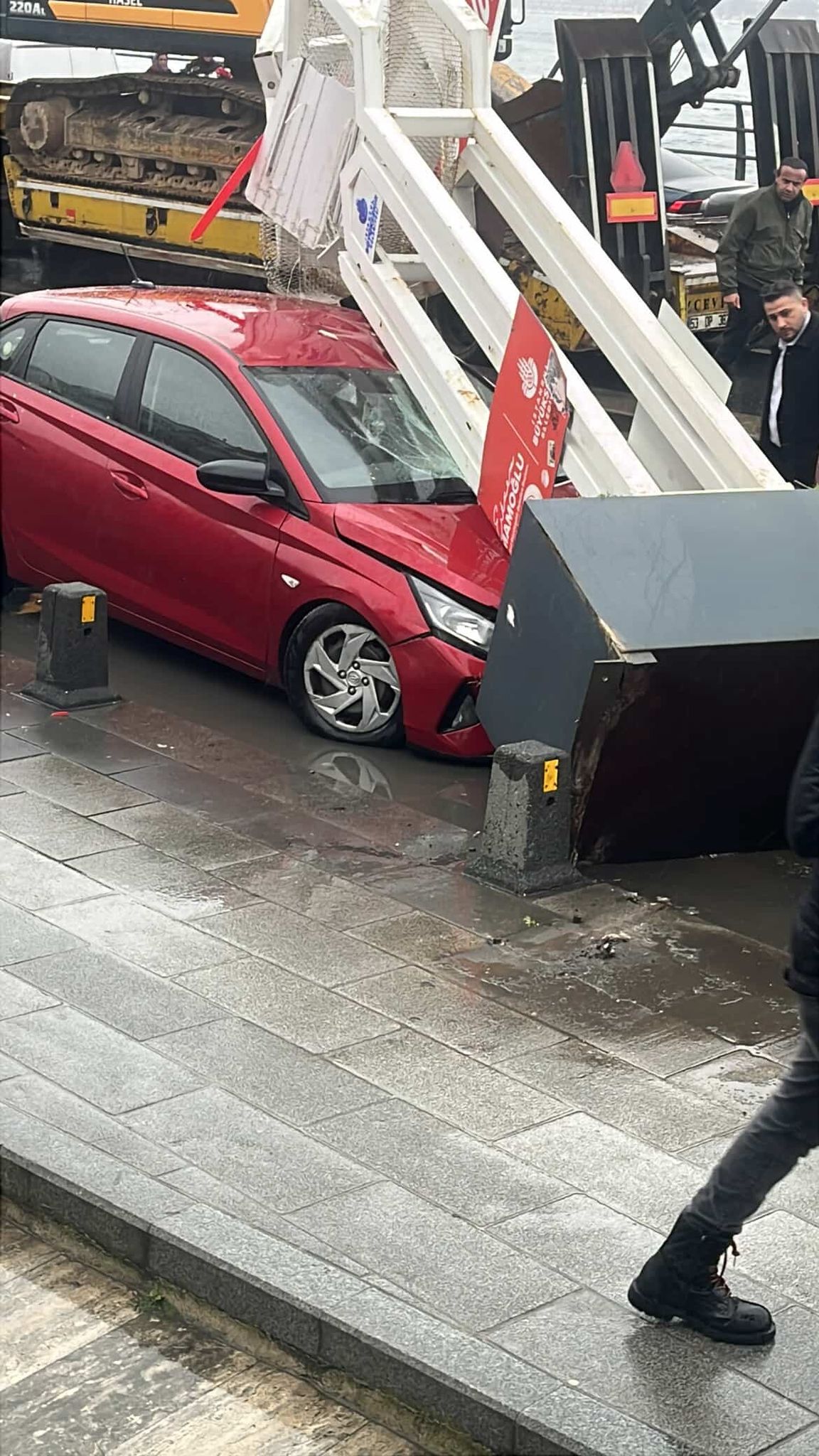 I S T A N B U L U S K U D A R D A T I R I N U Z E R I N D E K I 1121289 332778