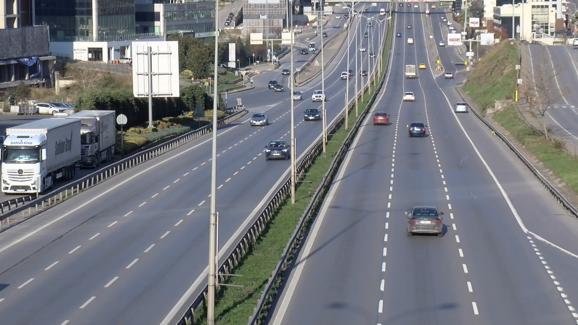 I S T A N B U L Y I L I N I L K G U N U I S T A N B U L D A Y O L 1091981 324150