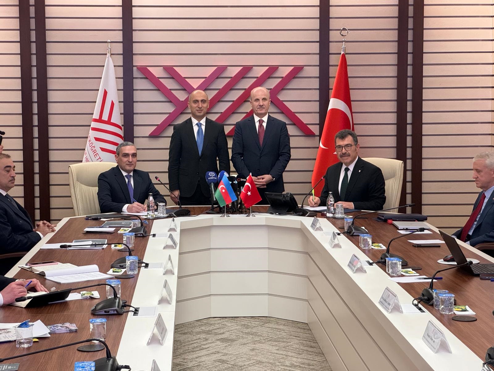 I T U V E K A R A B A G U N I V E R S I T E S I A R A S I N D A I S 1127350 334612