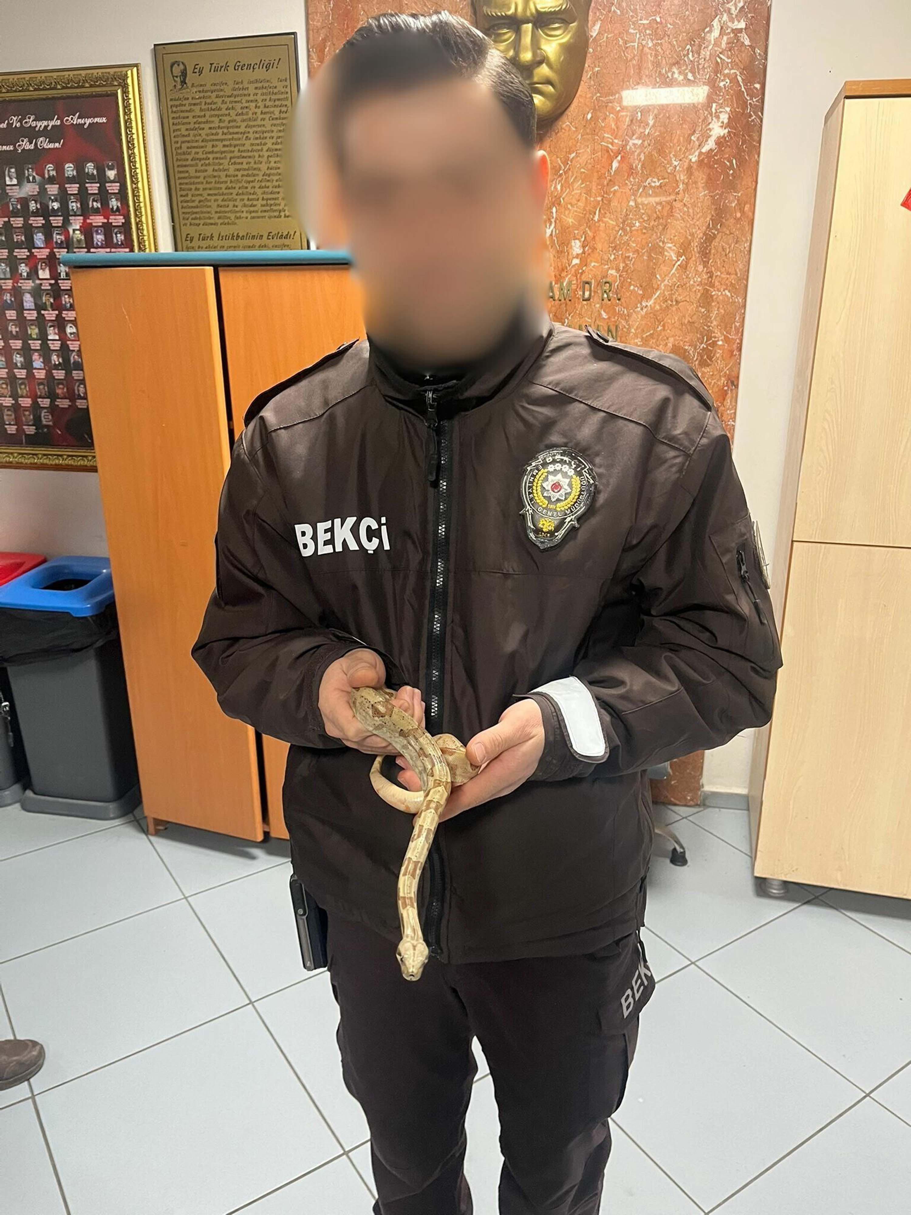 K A F E D E M I S I R Y I L A N I G E Z D I 11 B I N 977 T L 1102415 327270