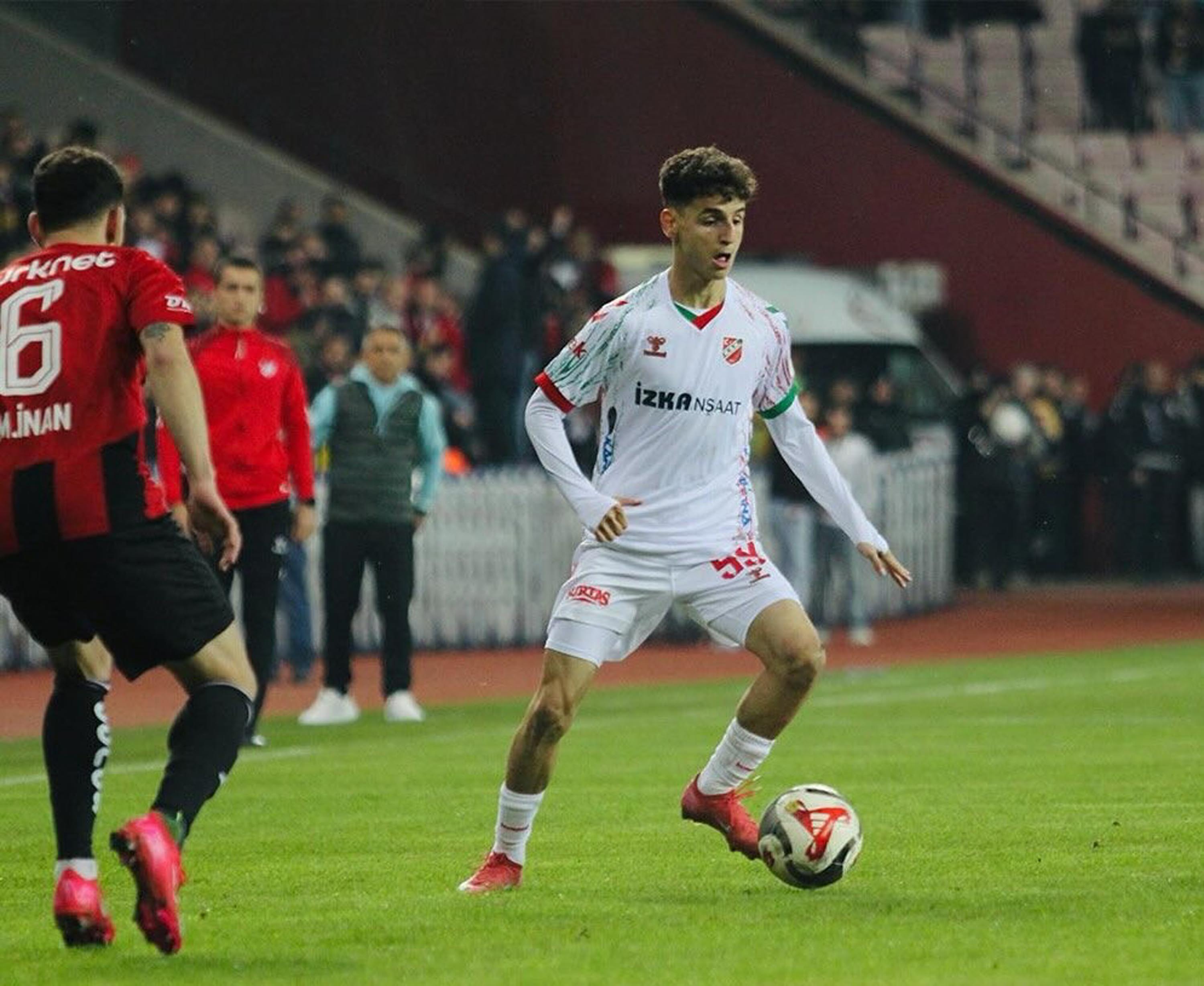 K A R S I Y A K A A D E M I C I N F E N E R B A H C E Y I B E K L I 1098912 326192