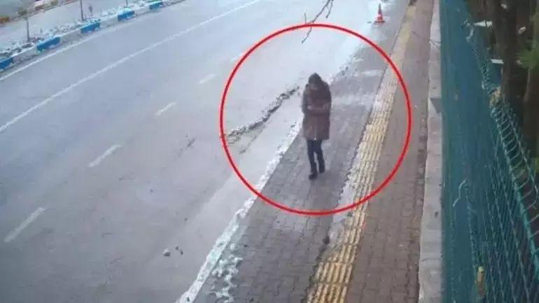 K A Y I P G U L I S T A N’ I N A B L A S I A R T I K B I R A V U C 1098593 326086