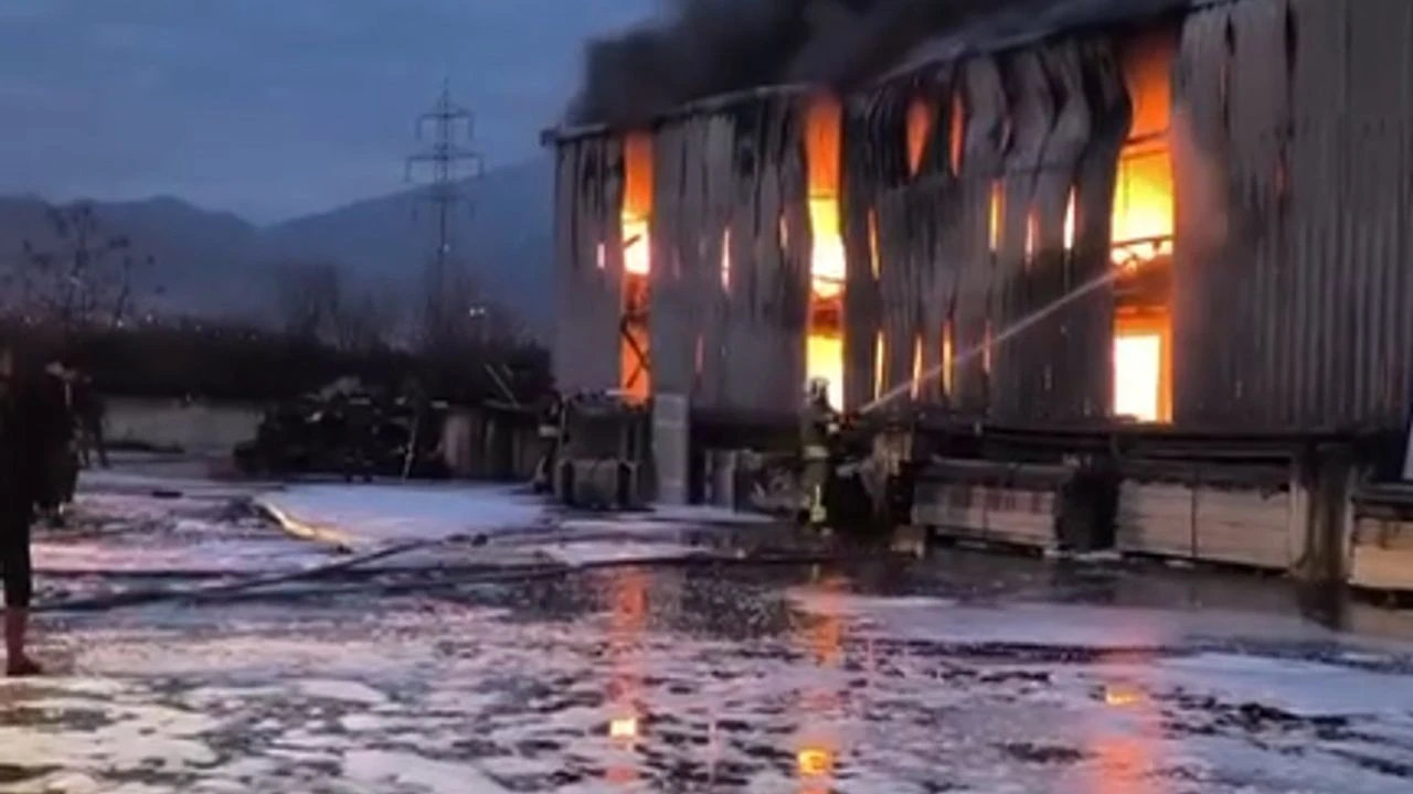 Lastik Deposunda Yangın 1