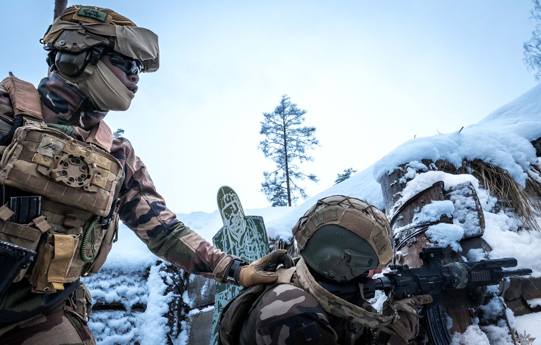 M A C R O N F R A N S I Z A S K E R L E R I G R O N L A N D D A D 1116489 331488