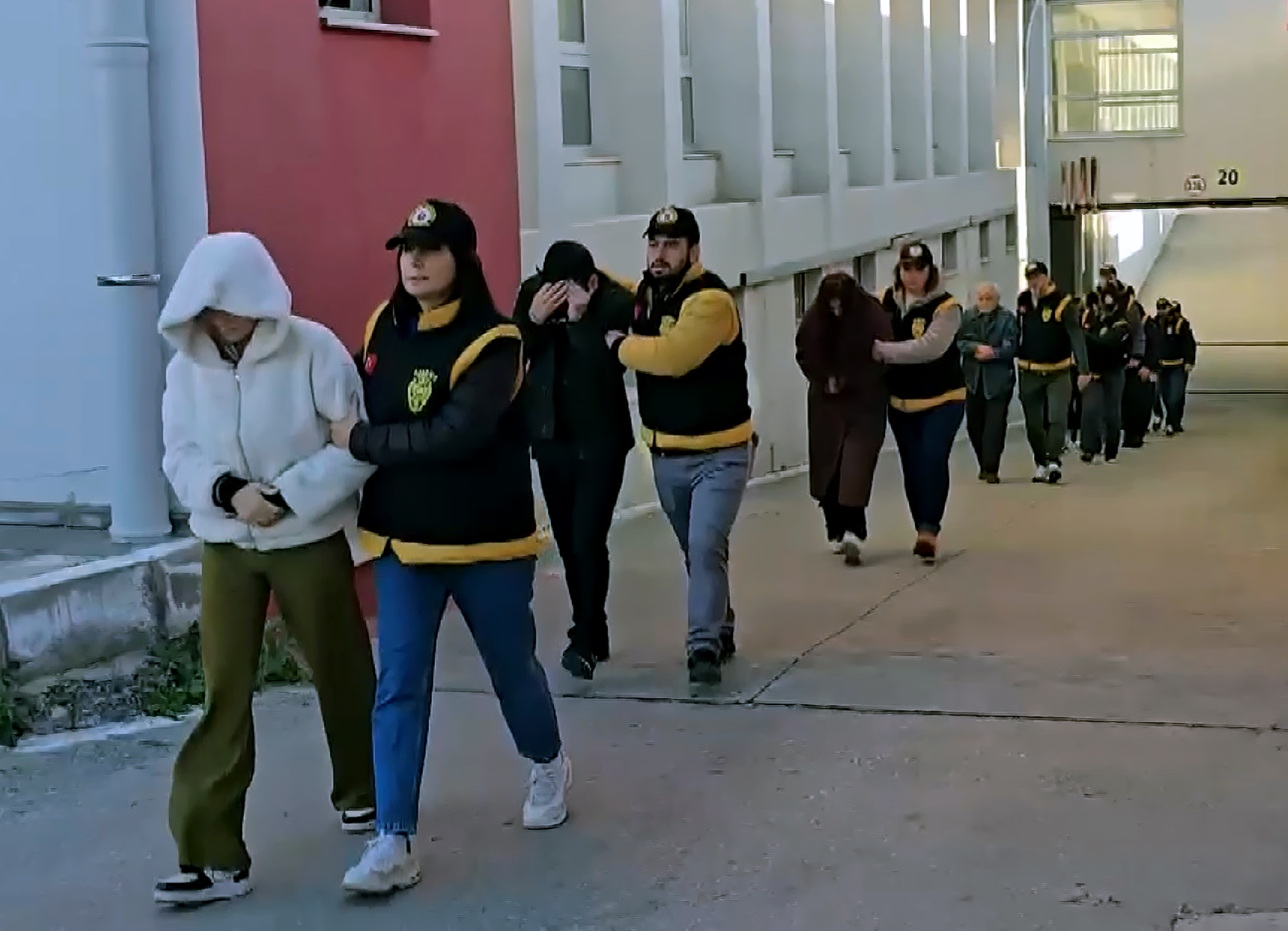 M A S A J S A L O N L A R I N A F U H U S O P E R A S Y O N U 14 T 1124675 333711