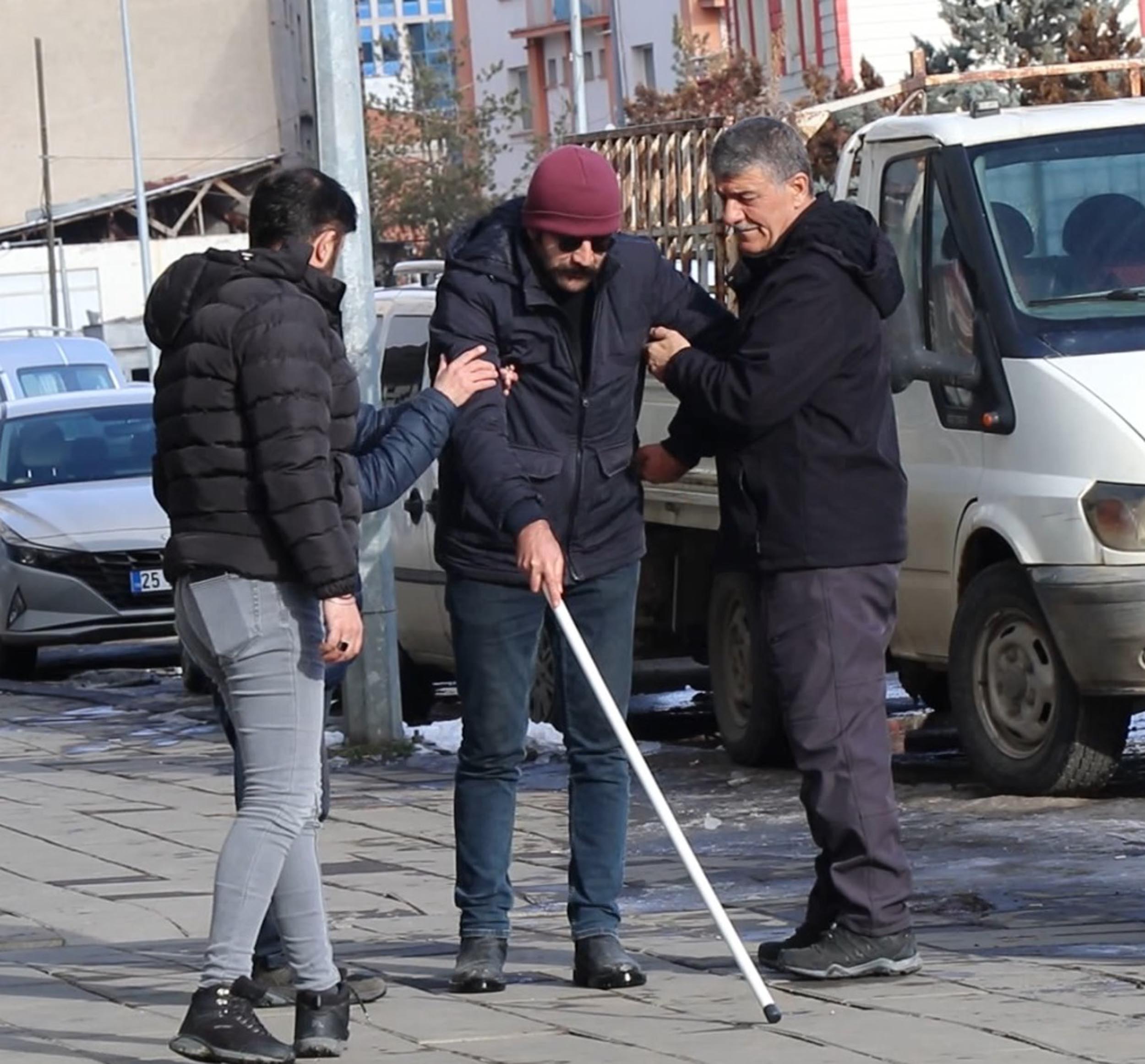 O L T U D A B E Y A Z B A S T O N L A F A R K I N D A L I K 1105363 328124