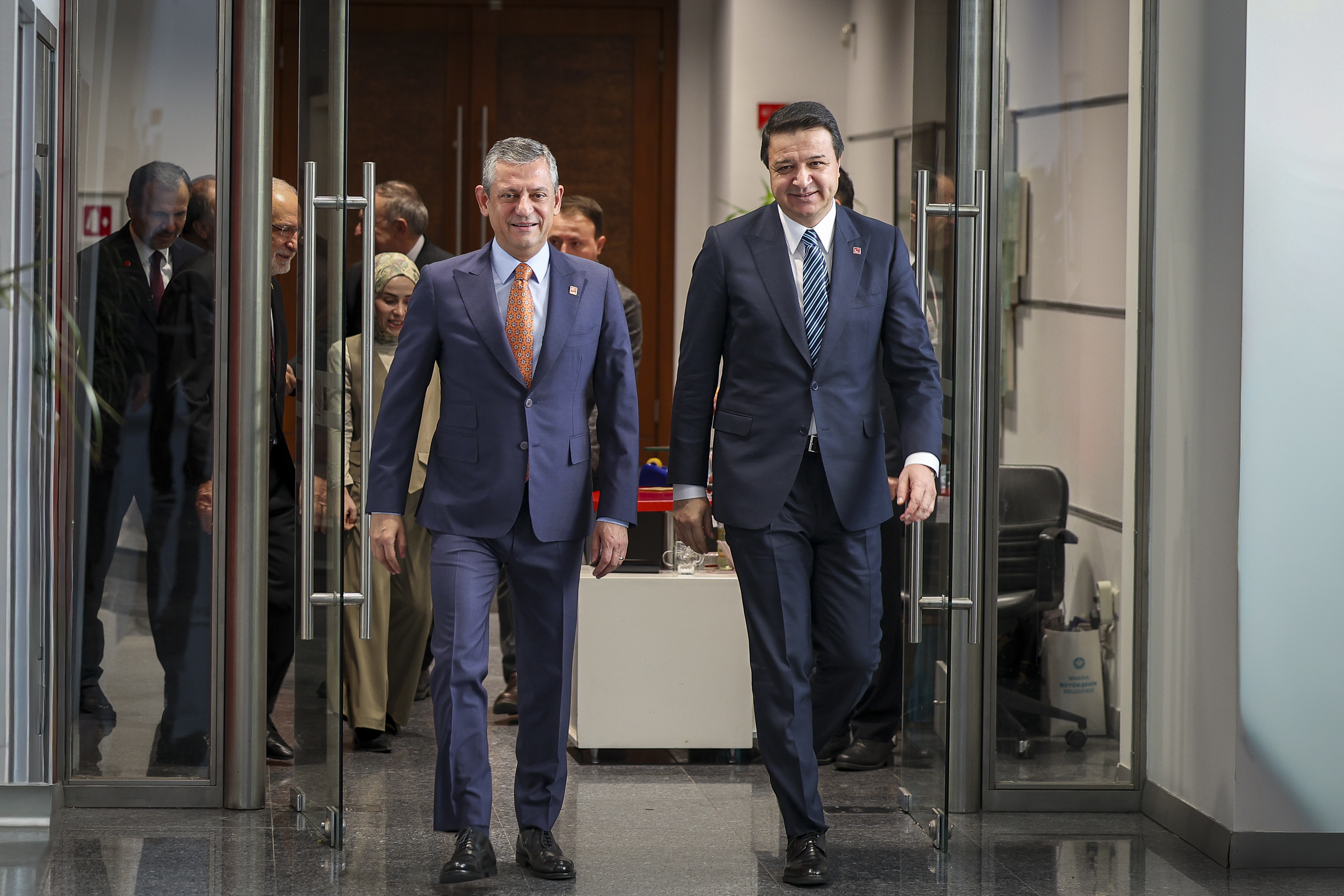 O Z G U R O Z E L A R I K A N I L E G O R U S T U 1135135 336983