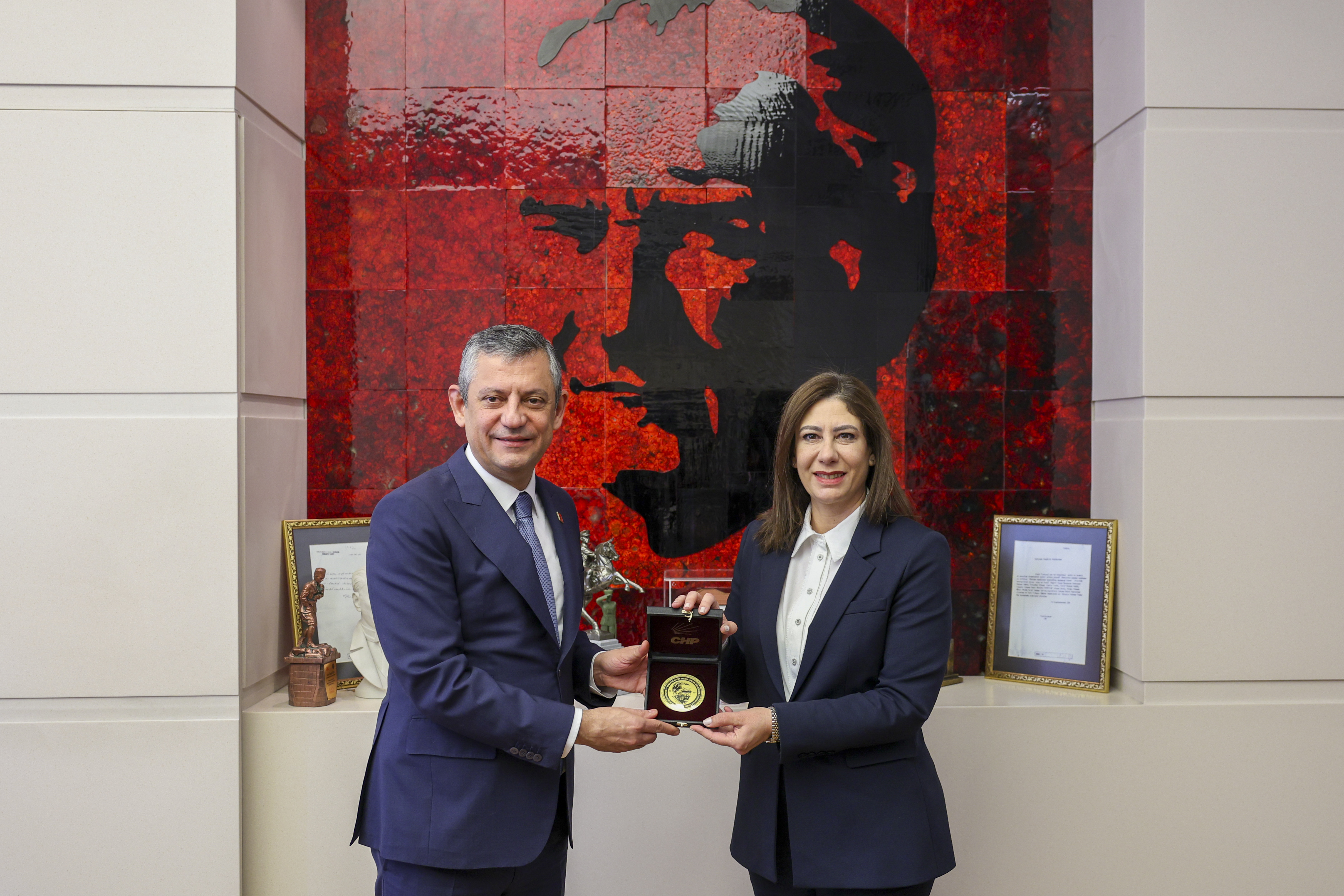 O Z G U R O Z E L H E P I M I Z A D I N A Y A T I Y O R L A R 1114651 330905