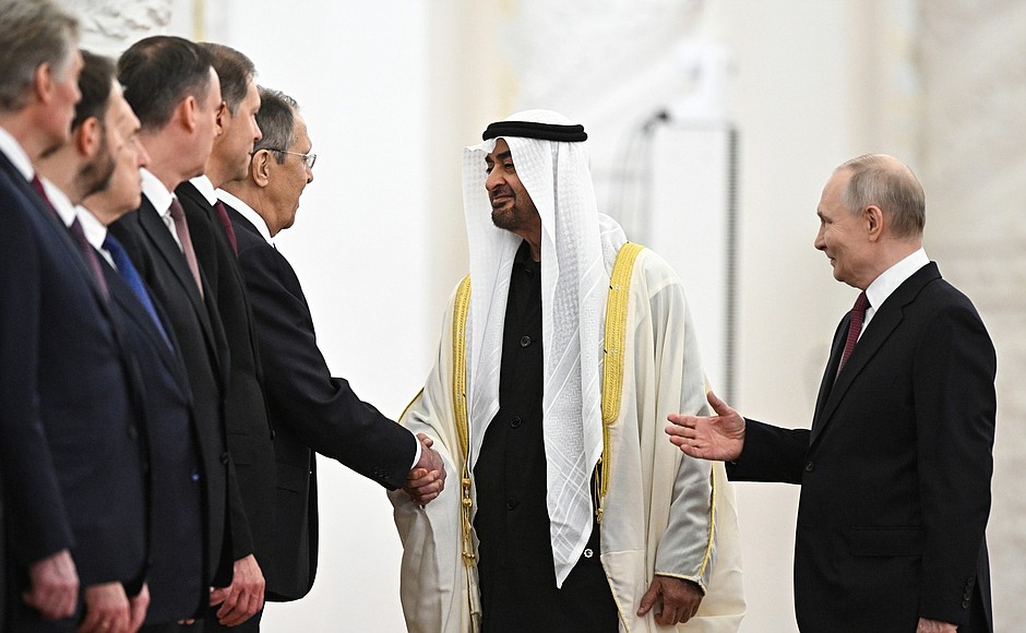 P U T I N I L E B A E D E V L E T B A S K A N I A L N A H Y A N’ I 1140280 338604