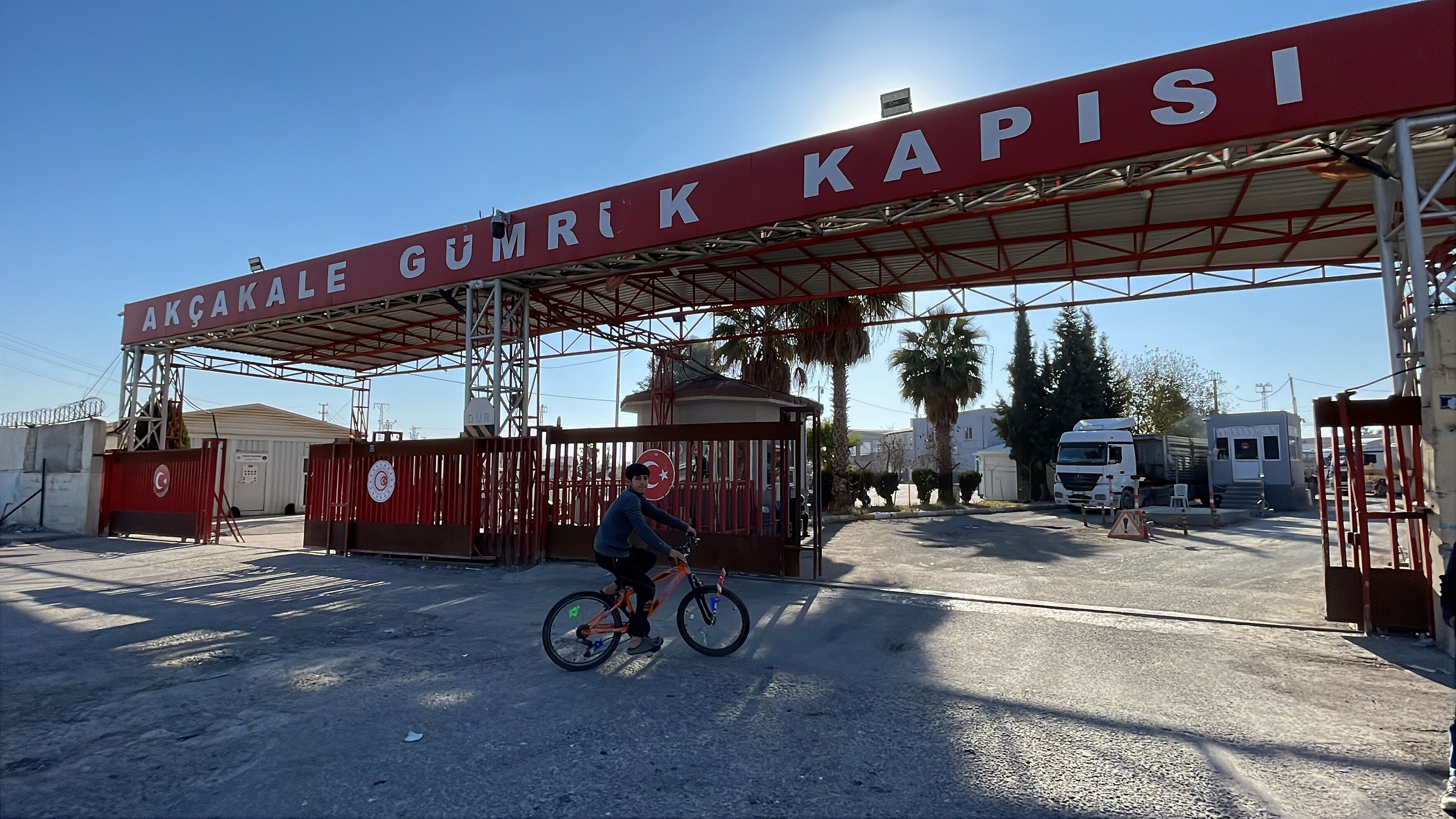 S A N L I U R F A’ D A G U M R U K K A P I S I N D A 52 U Z U N N A 1098689 326102