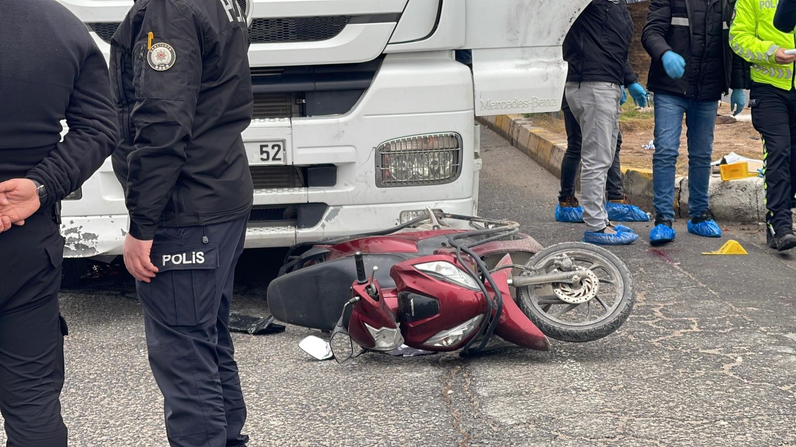 S A N L I U R F A’ D A T I R I L E C A R P I S A N M O T O S I K L E T 1113041 330413