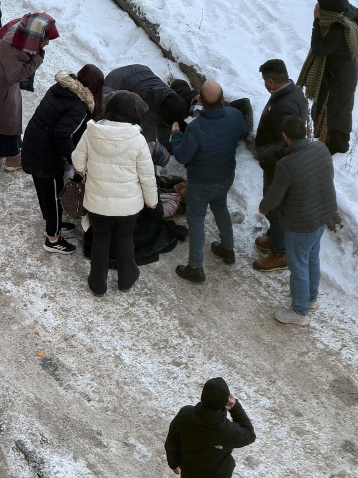 S E R V I S B E K L E R K E N B A S I N A B U Z S A R K I T I D U S E 1104386 327832